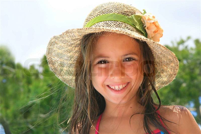 Stock Bild von 'Summer girl - happy 9 Jahre altes Mädchen in den ...