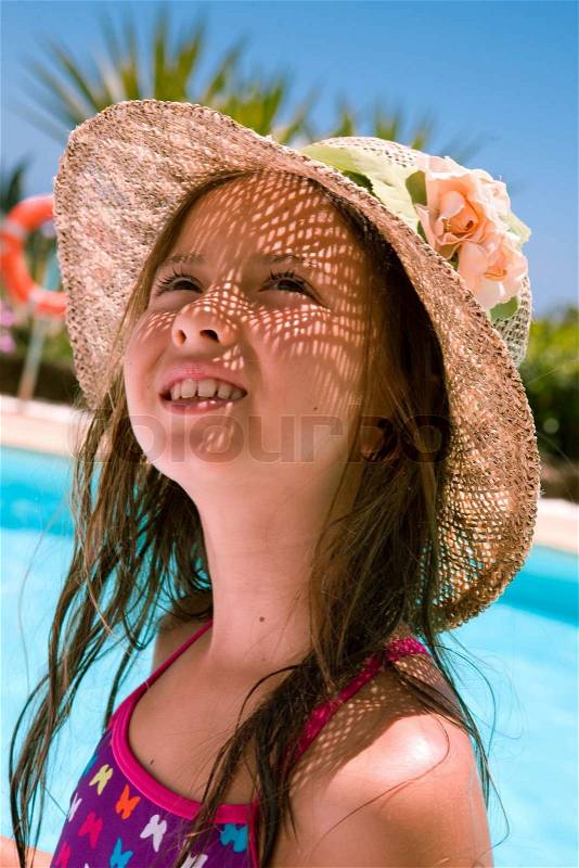 Stock Bild von 'Summer Girl - happy 9 Jahre altes Mädchen in den ...