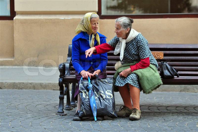 Zwei Alte Damen Auf Der Bank